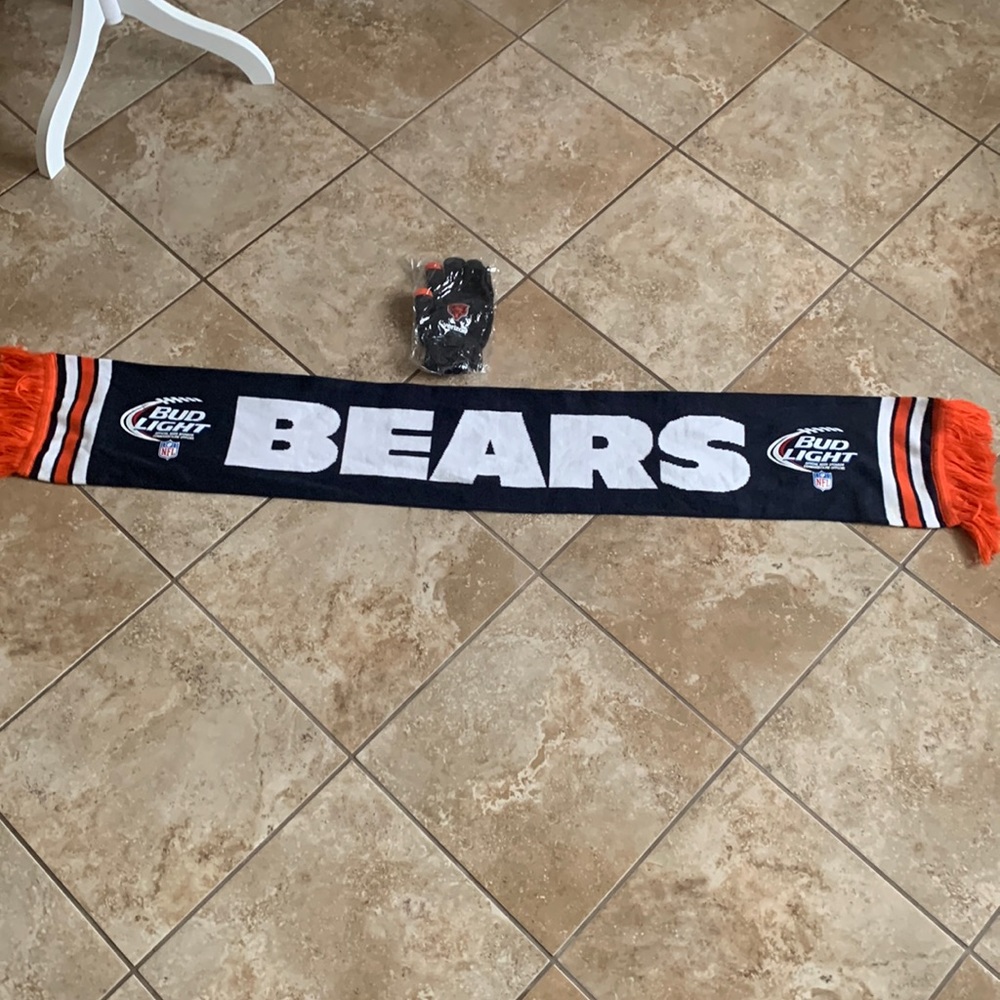 BNIB Bears gloves and scarf